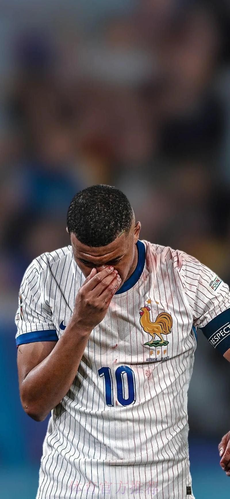 记者:姆巴佩将继续留法国队 不返回马德里养伤 记者:姆巴佩将继续留法国队 不返回马德里养伤